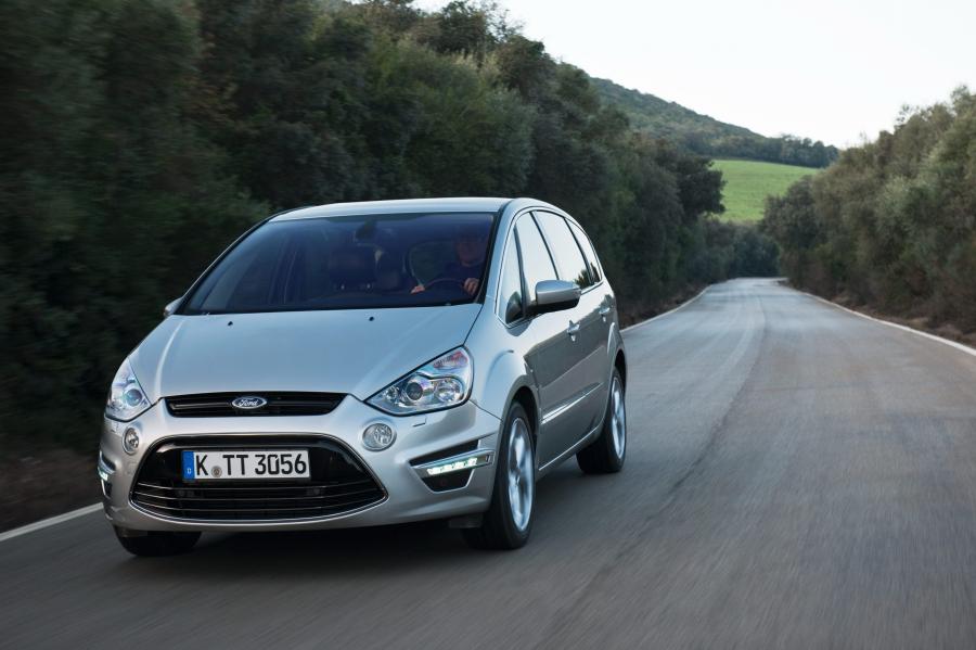  Ford S-Max 2010 года  (фото 17 из 21)